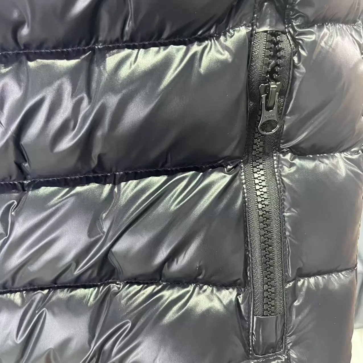 P840 𝑪𝒂𝒏𝒂𝒅𝒂 𝑮𝒐𝒐𝒔𝒆 Canada Goose 2227 Black Black Label Lightweight Down Jacket Canada Goose Crofton Series Crofton Series Ski Season Logo Solid Color Glossy Hooded Waterproof Windproof Ultra Light Down Jacket Men's Style: Black Black Label s-xxl.